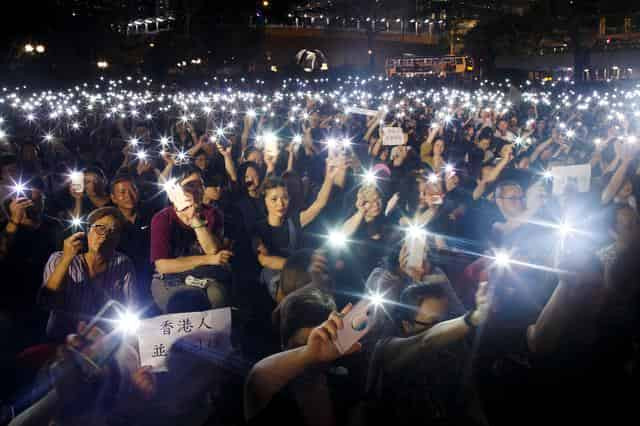 Hong Kong mothers march in support of anti-extradition students