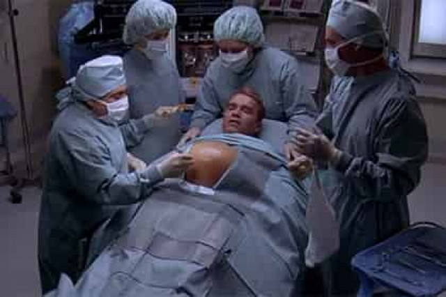 Названы сроки появления настоящего беременного мужчины