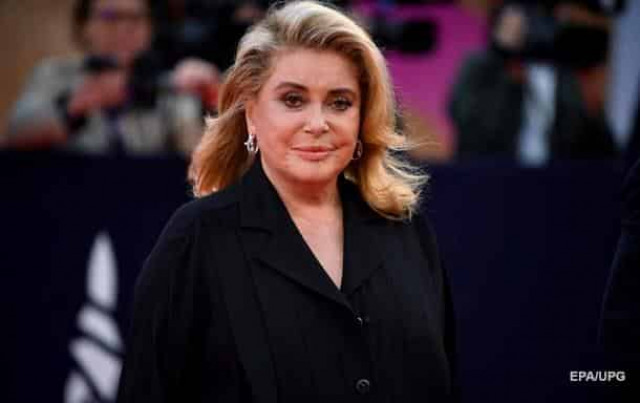 Актриса Катрин Денев срочно госпитализирована - СМИ