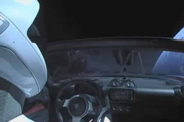 В сети рассказали о горькой судьбе водителя Tesla в космосе
