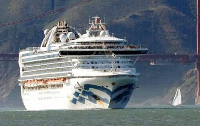 На задержанном из-за COVID-19 лайнере 49 украинцев