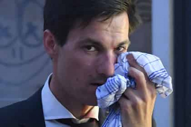 Немецкий мэр пришел к власти и лишился двух зубов
