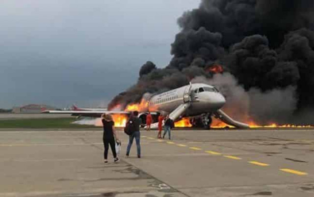 Пожар в Шереметьево: последний из выживших заснял работу спасателей