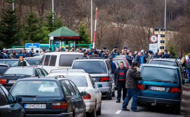 Около полтысячи авто застряли на границе с Польшей