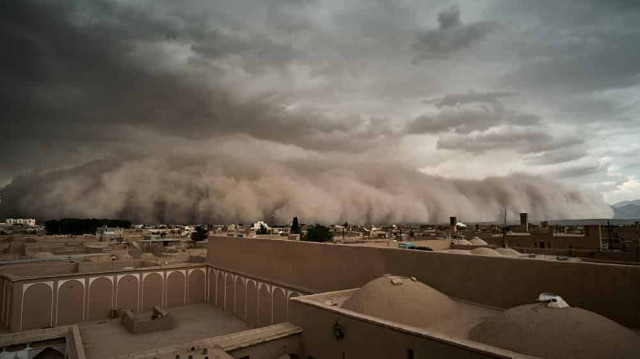 Жертвами песчаной бури в Индии стали 19 человек
