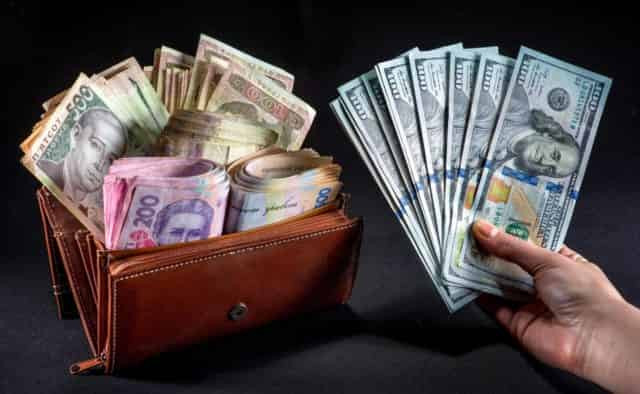 Долар готує новий поворот, пора бігти до обмінників