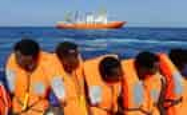 Последний корабль, спасавший беженцев в Средиземном море, прекращает миссии