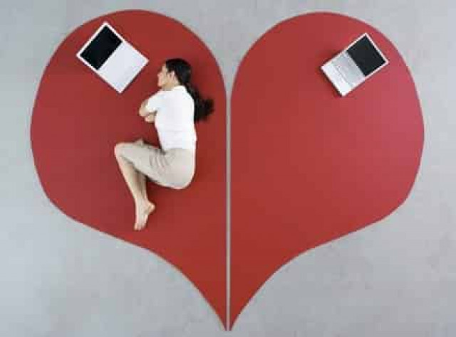 «Почему он мне не пишет»: жестокие игры онлайн-знакомств