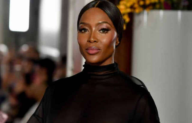 Королева ночи: Наоми Кэмпбелл блистает в эффектном наряде от Balmain