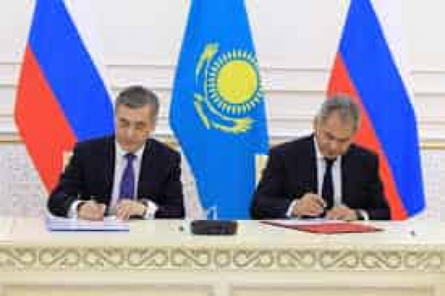 Министры обороны России и Казахстана подписали военную программу двух стран
