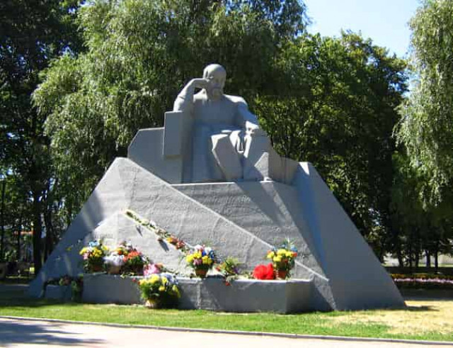 В Украине отмечают день рождения Тараса Шевченко