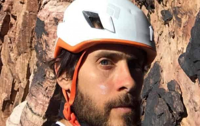 Джаред Лето сорвался со скалы в США