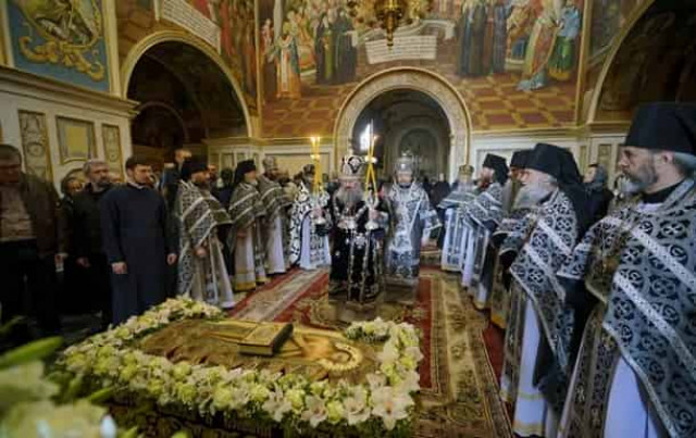 В Лавре COVID-19 выявили у 30 священников – СМИ