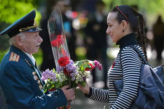 Со слезами на глазах