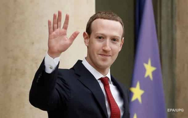 Инвесторы Facebook требуют отставки Цукерберга