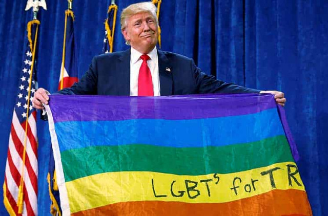 Трамп заборонив посольствам вивішувати прапори ЛГБТ