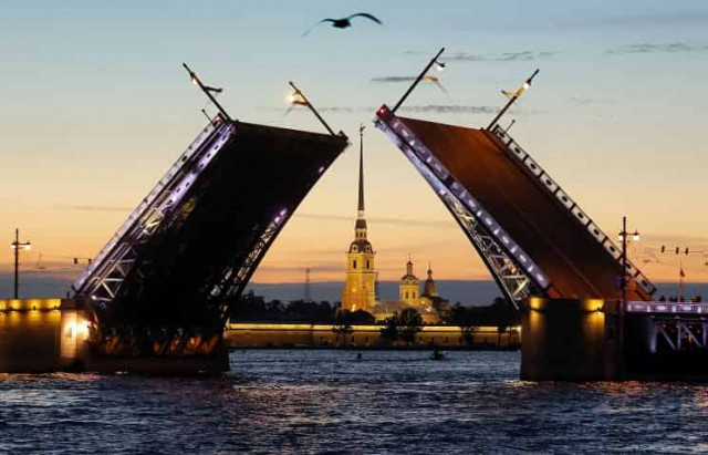 Ученые: белые ночи могут стать причиной ожирения