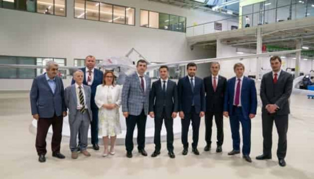 Zelensky visits UAV enterprise in Turkey