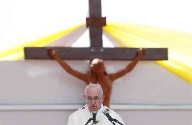 Pope, on Madagascar visit, condemns clan culture of privilege, graft