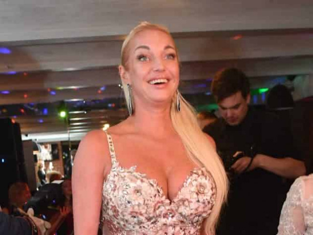  Волочкова похвасталась фигурой в странном наряде (ФОТО)