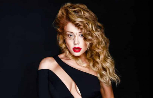 Тина Кароль повторяет за Кендалл Дженнер (ФОТО)