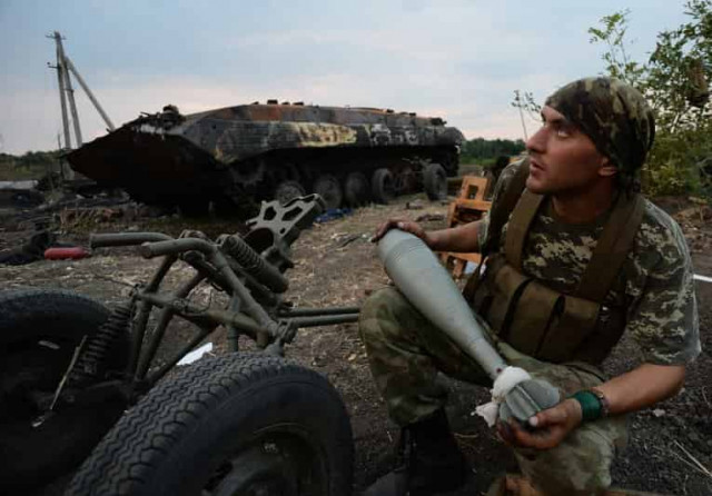 Киевские военные пытаются сомкнуть кольцо вокруг донецких ополченцев