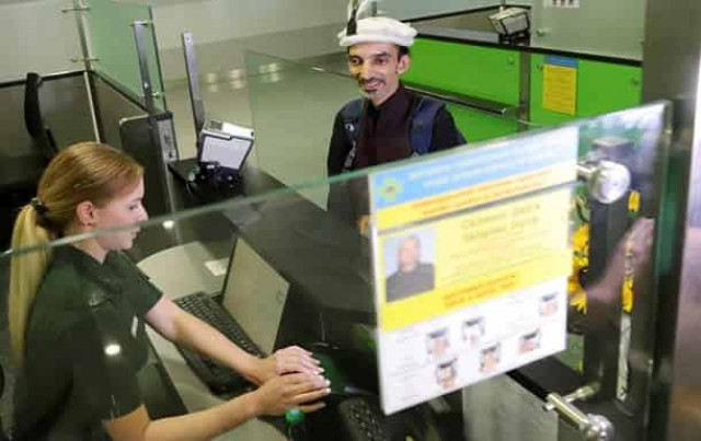 Украина закрыла въезд для 12,5 тысяч иностранцев