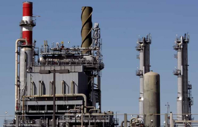 Брюссель добивается от США начала экспорта нефти и газа в ЕС