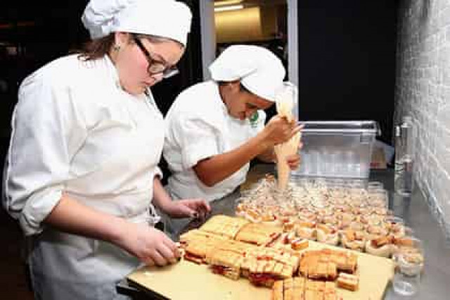 Британский шеф-повар рассказал о припудренных кокаином блюдах