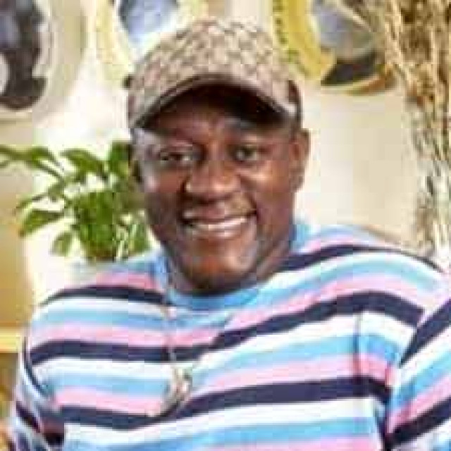 Атаковал пивной кружкой. Пьер Нарцисс избил и ограбил мужчину в московском баре