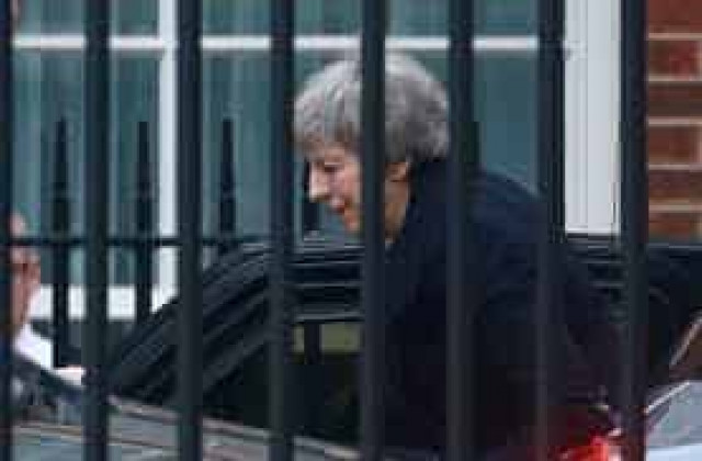 PM May to withdraw parliamentary vote on her Brexit deal