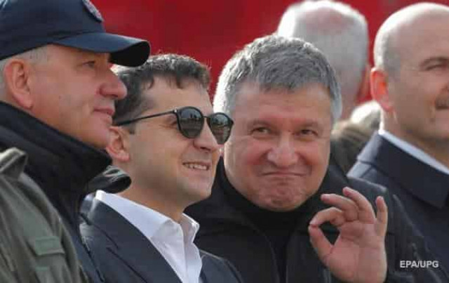 Зеленский во время переговоров настаивал: сначала безопасность на Донбассе - потом выборы, сообщил Аваков