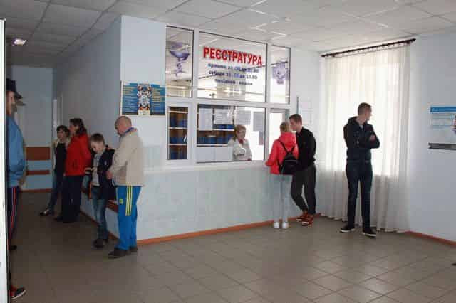 Врачам позволили заключать декларации с украинцами сверх нормы