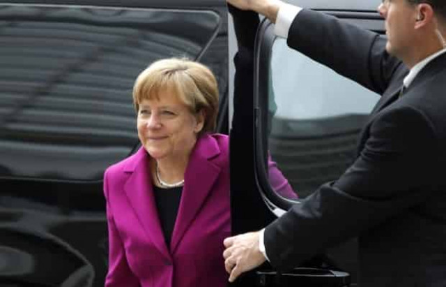 Ангела Меркель пытается примирить Россию и США, но ее атакуют со всех сторон (The Guardian)