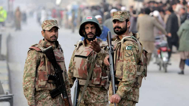 В Пакистане боевики обстреляли отель 