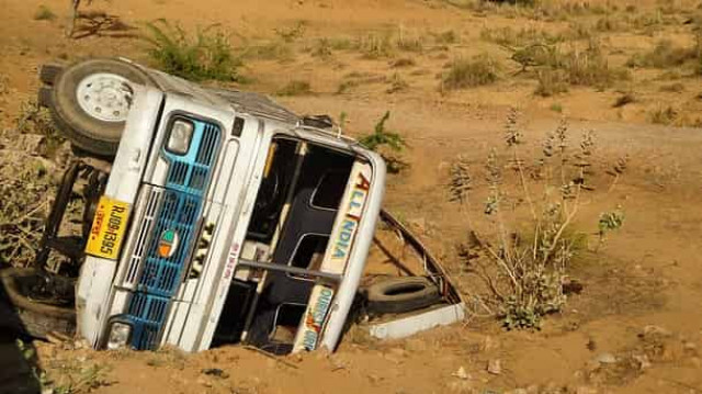 В Чили перевернулся автобус с десятками человек