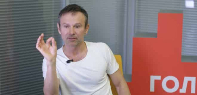 Вакарчук слагает мандат депутата