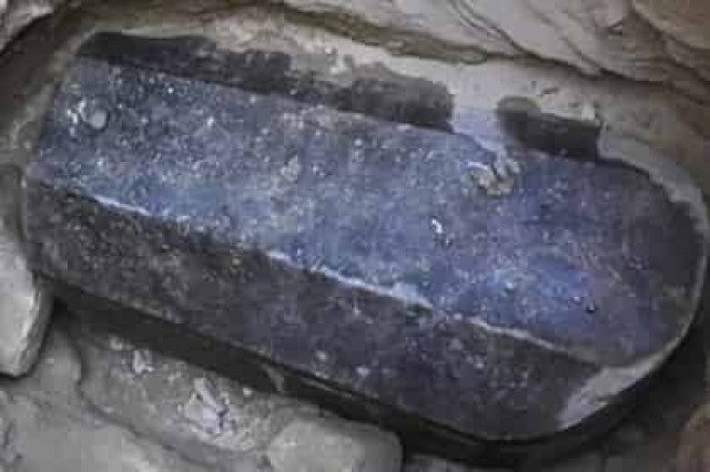 В Египте нашли загадочный черный саркофаг