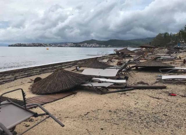 Шторм у Греції забрав життя щонайменше 6 туристів, сотня постраждалих
