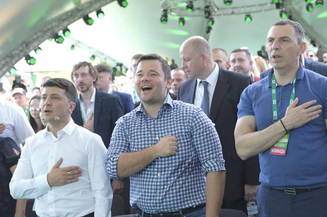 ЗМІ дізналися, з ким Зеленський приймає рішення