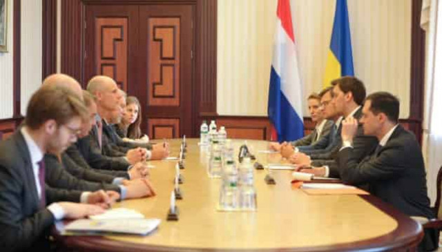 PM Honcharuk assures Dutch foreign minister that Ukraine will continue course towards European integration