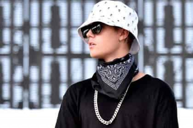 Джастина Бибера заставили красить стены
