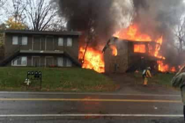 В штате Огайо самолет врезался в многоквартирный дом