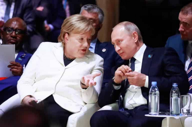 Merkel calls on Putin to release Ukrainian sailors