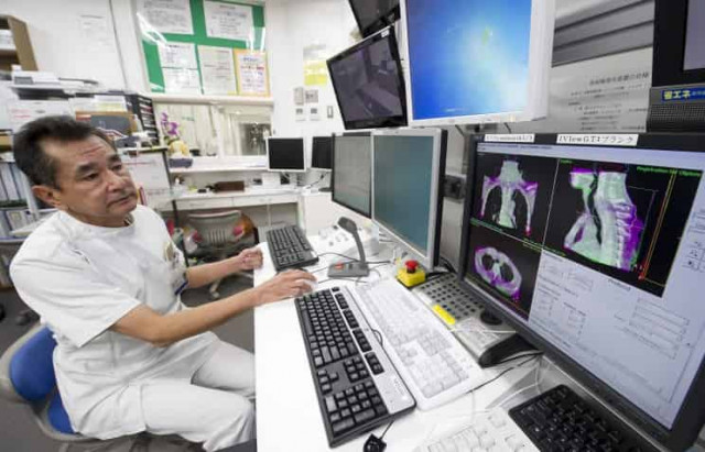 В Японии разрабатывают сенсор для смартфона, определяющий наличие рака по дыханию человека