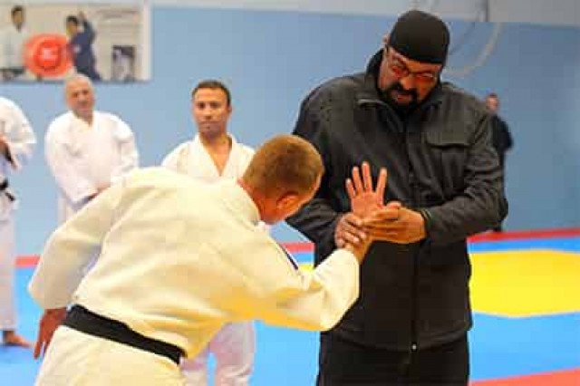 Стивен Сигал получил гражданство Сербии
