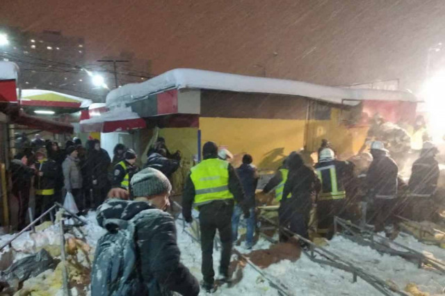 Обвал торгового павильона в Харькове 