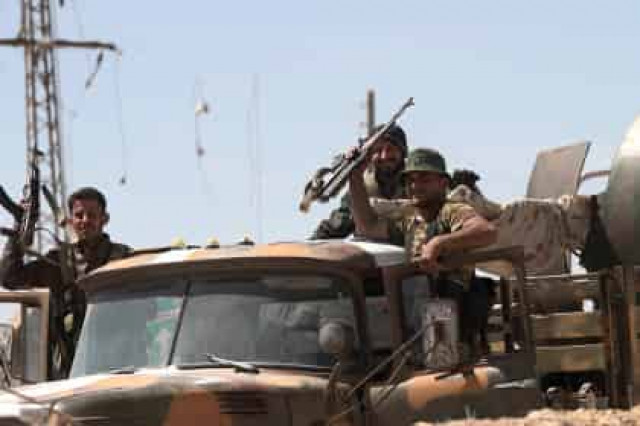 Более тысячи сирийских боевиков сложили оружие