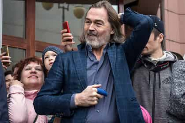 Глава музея похитил картины Никаса Сафронова незаметно для художника
