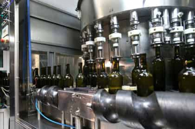 Украинцев напоят белорусской водкой
